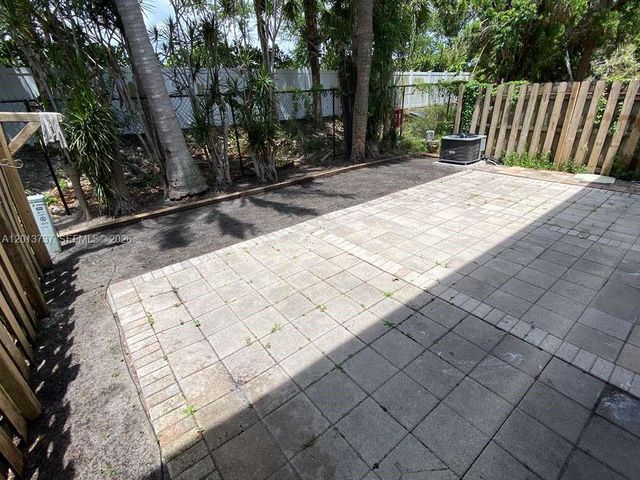 3965 NW 9th Ave 3, Deerfield Beach, FL 33064