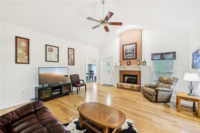 318 Dogwood Trace, Mcdonough, GA 30252