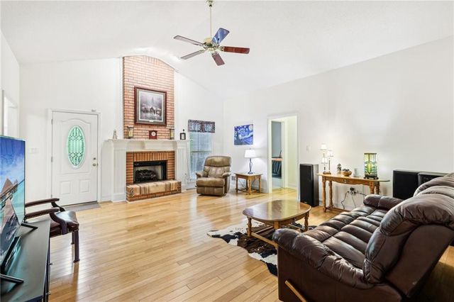 318 Dogwood Trace, Mcdonough, GA 30252