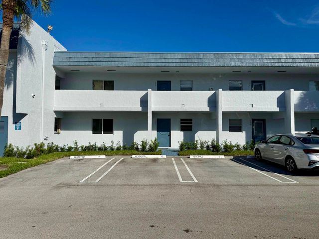 2828 Casita Way 105-C, Delray Beach, FL 33445