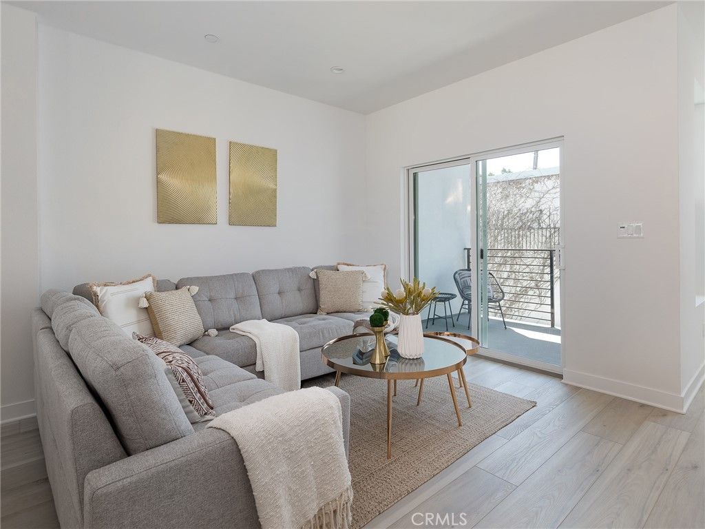 Image 7 of property listing at 121 E 223rd Street 3, Carson, CA 90745