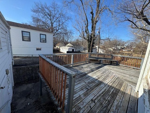 2604 S Northern Boulevard, Independence, MO 64052