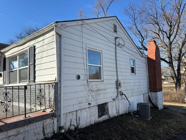 2604 S Northern Boulevard, Independence, MO 64052