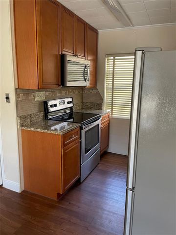 419 W WISCONSIN AVENUE, Deland, FL 32720