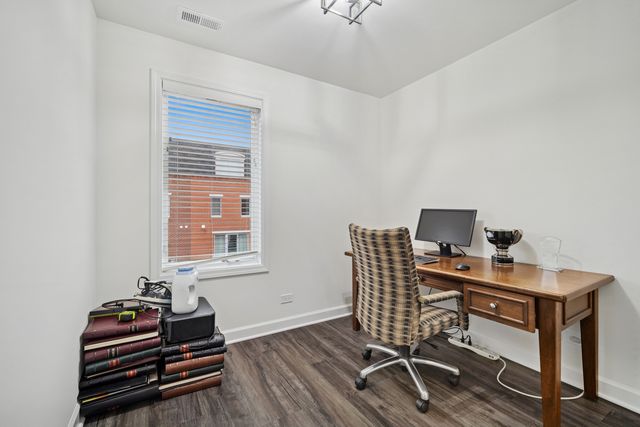 1251 Gateway Court, Northbrook, IL 60062