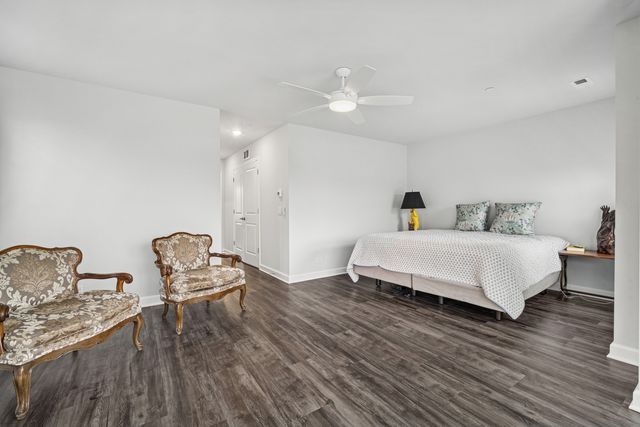 1251 Gateway Court, Northbrook, IL 60062