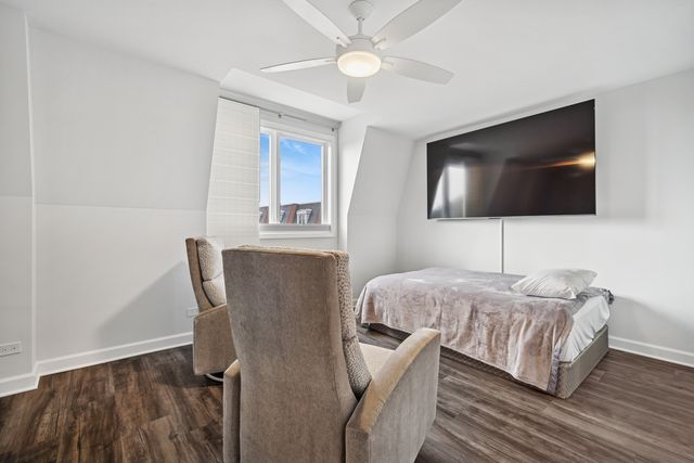 1251 Gateway Court, Northbrook, IL 60062