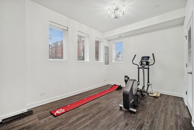 1251 Gateway Court, Northbrook, IL 60062