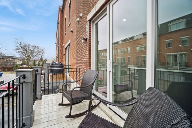 1251 Gateway Court, Northbrook, IL 60062