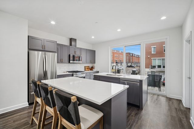 1251 Gateway Court, Northbrook, IL 60062