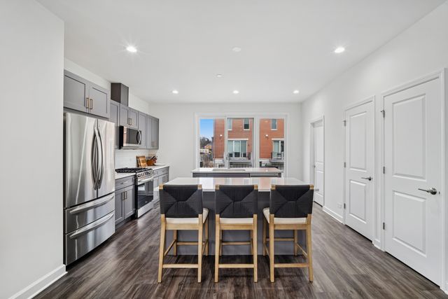 1251 Gateway Court, Northbrook, IL 60062