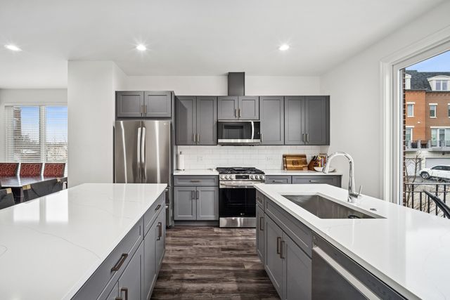 1251 Gateway Court, Northbrook, IL 60062