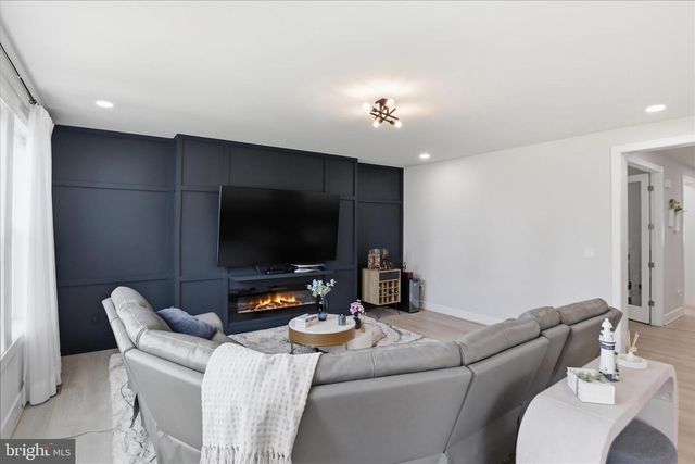 22773 ORCHARD GROVE DR, Ashburn, VA 20148