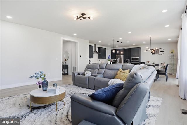 22773 ORCHARD GROVE DR, Ashburn, VA 20148