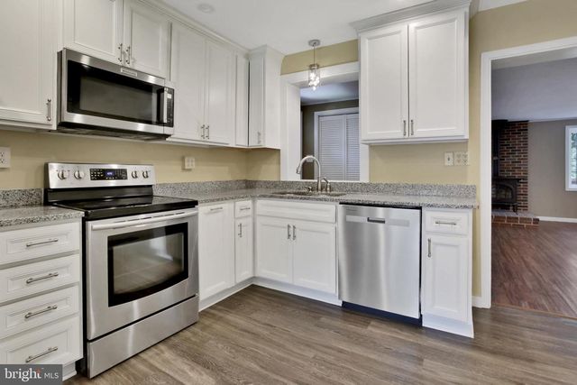 1302 CHATHAM RD, Camp Hill, PA 17011