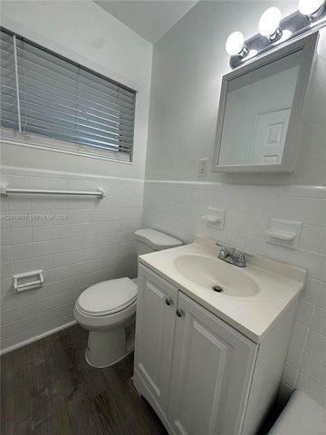 4246 Seagrape Dr 1, Lauderdale By The Sea, FL 33308