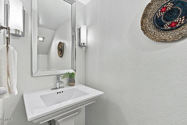 121 Arlington Drive 8, Pasadena, CA 91105