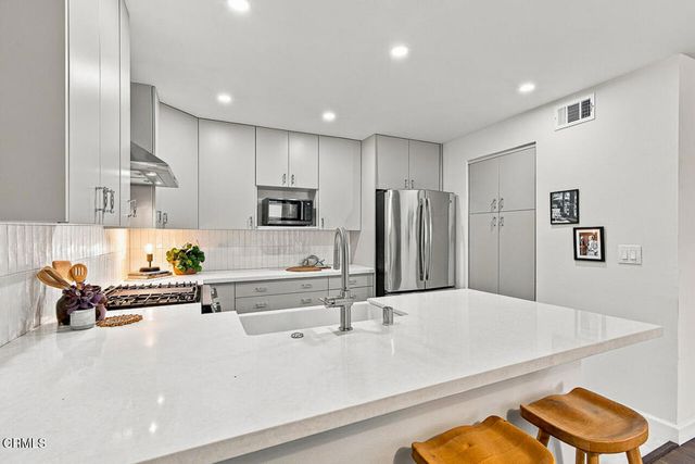 121 Arlington Drive 8, Pasadena, CA 91105
