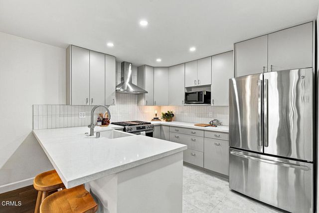 121 Arlington Drive 8, Pasadena, CA 91105