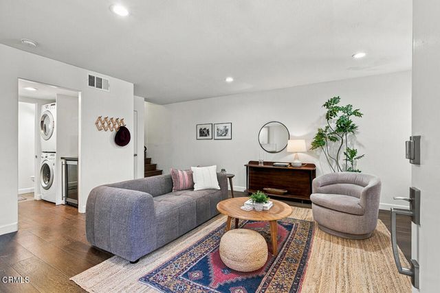 121 Arlington Drive 8, Pasadena, CA 91105