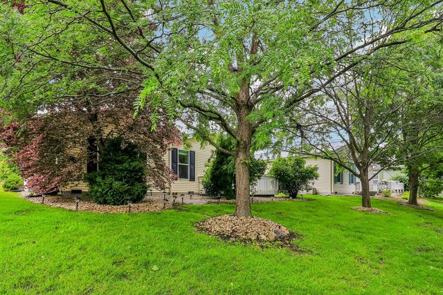 227 Rodeo Drive, Grayslake, IL 60030