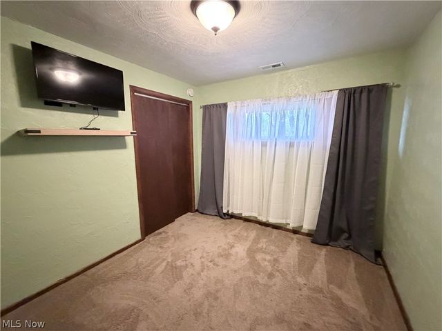 138 Lawnview Drive, New Cumberland, WV 26047