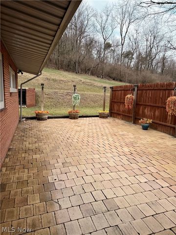 138 Lawnview Drive, New Cumberland, WV 26047