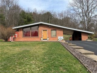 138 Lawnview Drive, New Cumberland, WV 26047