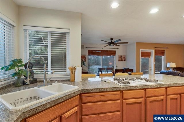 1655 Davis Rd S, Salem, OR 97306