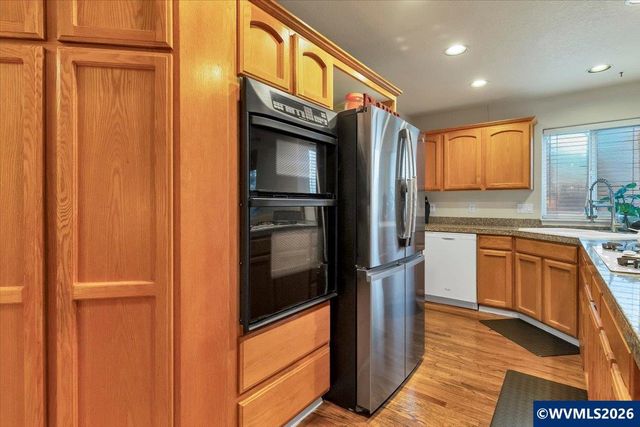 1655 Davis Rd S, Salem, OR 97306