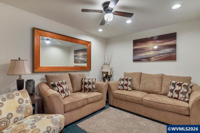 1655 Davis Rd S, Salem, OR 97306