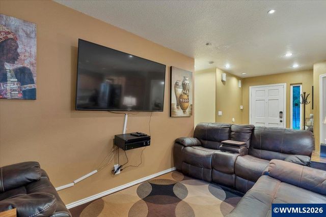 1655 Davis Rd S, Salem, OR 97306