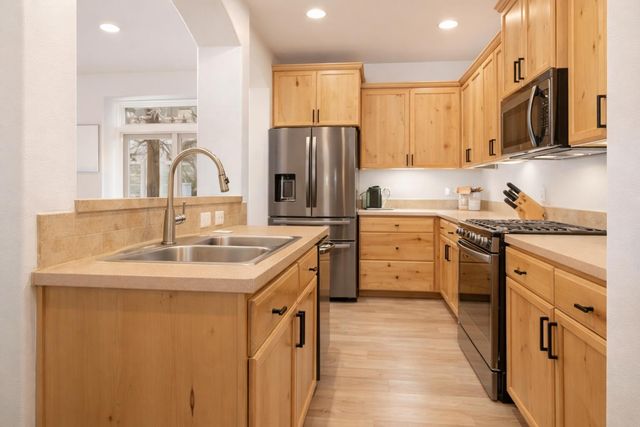 51861 Hollinshead Place, La Pine, OR 97739