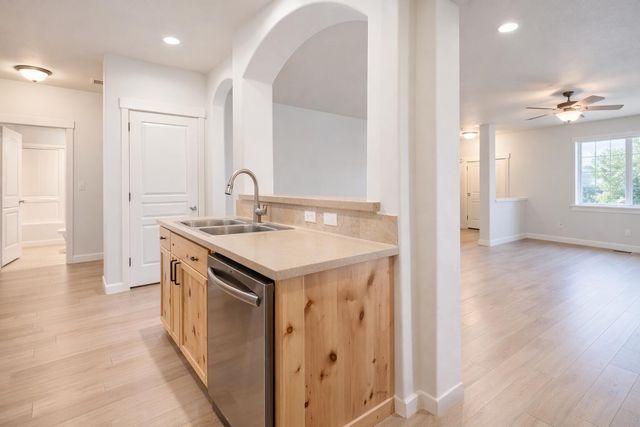 51861 Hollinshead Place, La Pine, OR 97739