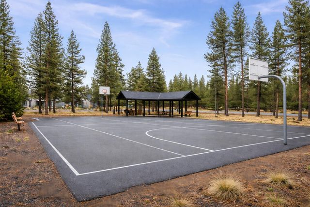 51861 Hollinshead Place, La Pine, OR 97739