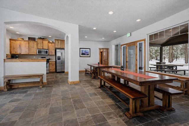 51861 Hollinshead Place, La Pine, OR 97739