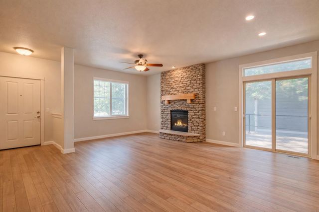 51861 Hollinshead Place, La Pine, OR 97739