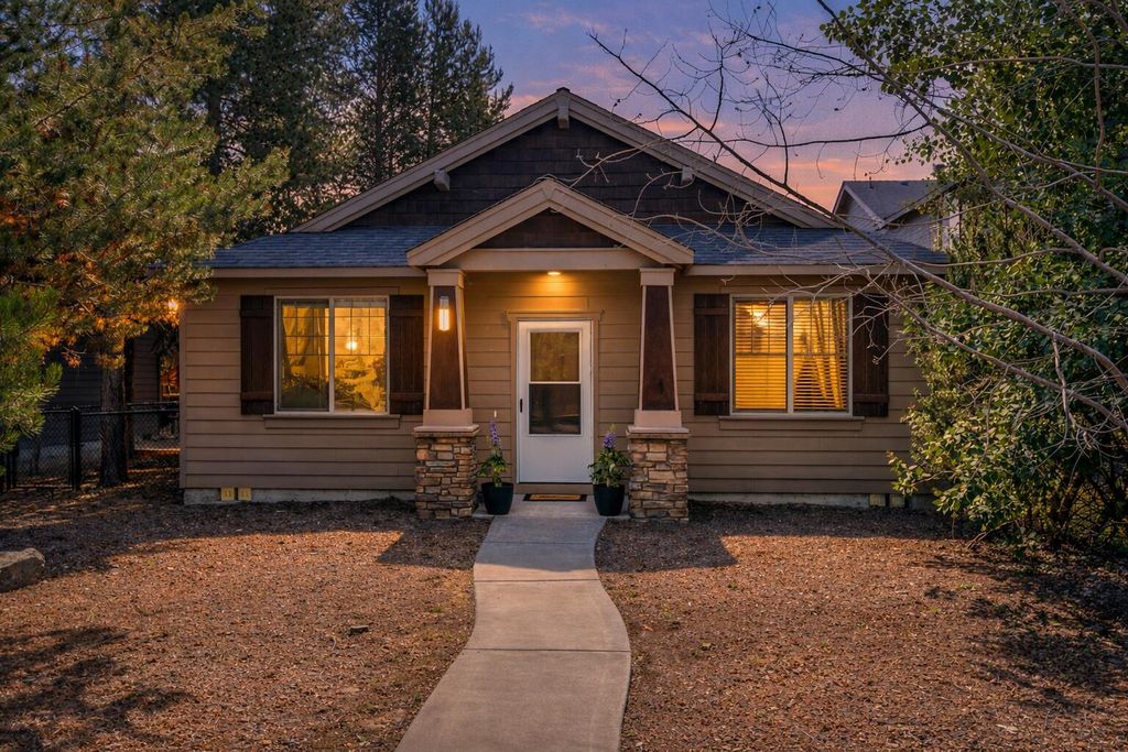 51861 Hollinshead Place, La Pine, OR 97739