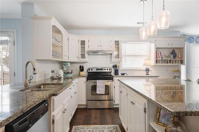 6011 Fairlong Court NW, Acworth, GA 30101