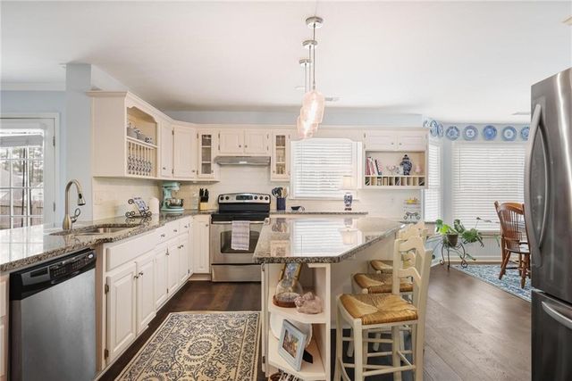 6011 Fairlong Court NW, Acworth, GA 30101