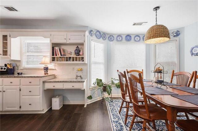 6011 Fairlong Court NW, Acworth, GA 30101