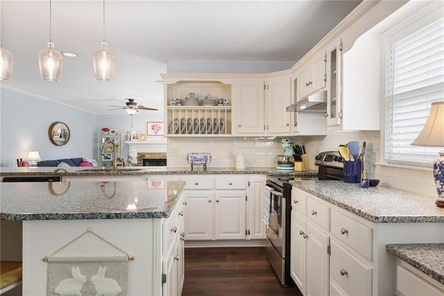 6011 Fairlong Court NW, Acworth, GA 30101