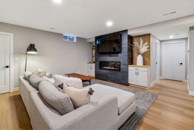2630 Pasadena BOULEVARD, Wauwatosa, WI 53226