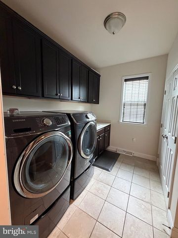 997 POWDER HORN DR, Hummelstown, PA 17036