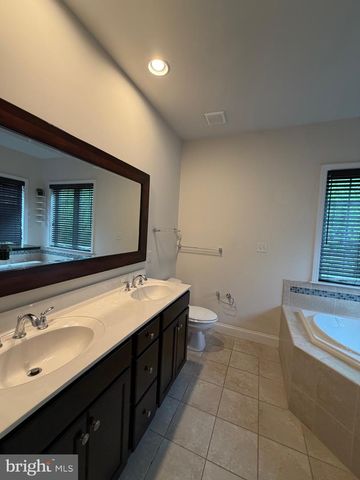 997 POWDER HORN DR, Hummelstown, PA 17036