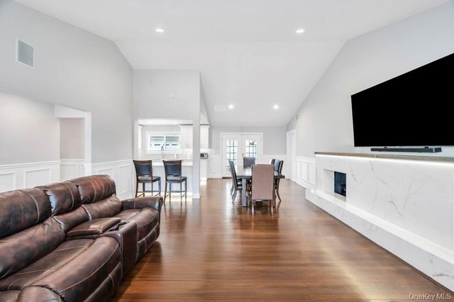 5 Kittiwake Lane, Babylon, NY 11702