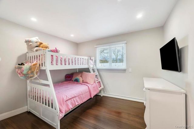 5 Kittiwake Lane, Babylon, NY 11702