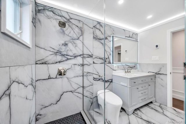 5 Kittiwake Lane, Babylon, NY 11702