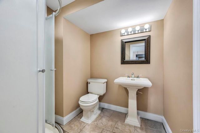 5 Kittiwake Lane, Babylon, NY 11702