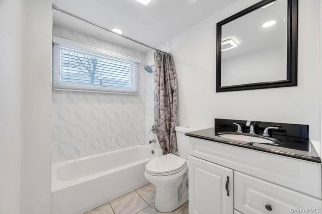 5 Kittiwake Lane, Babylon, NY 11702